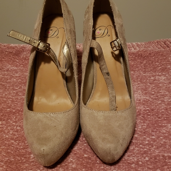 Nude closed heels - Picture 2 of 3